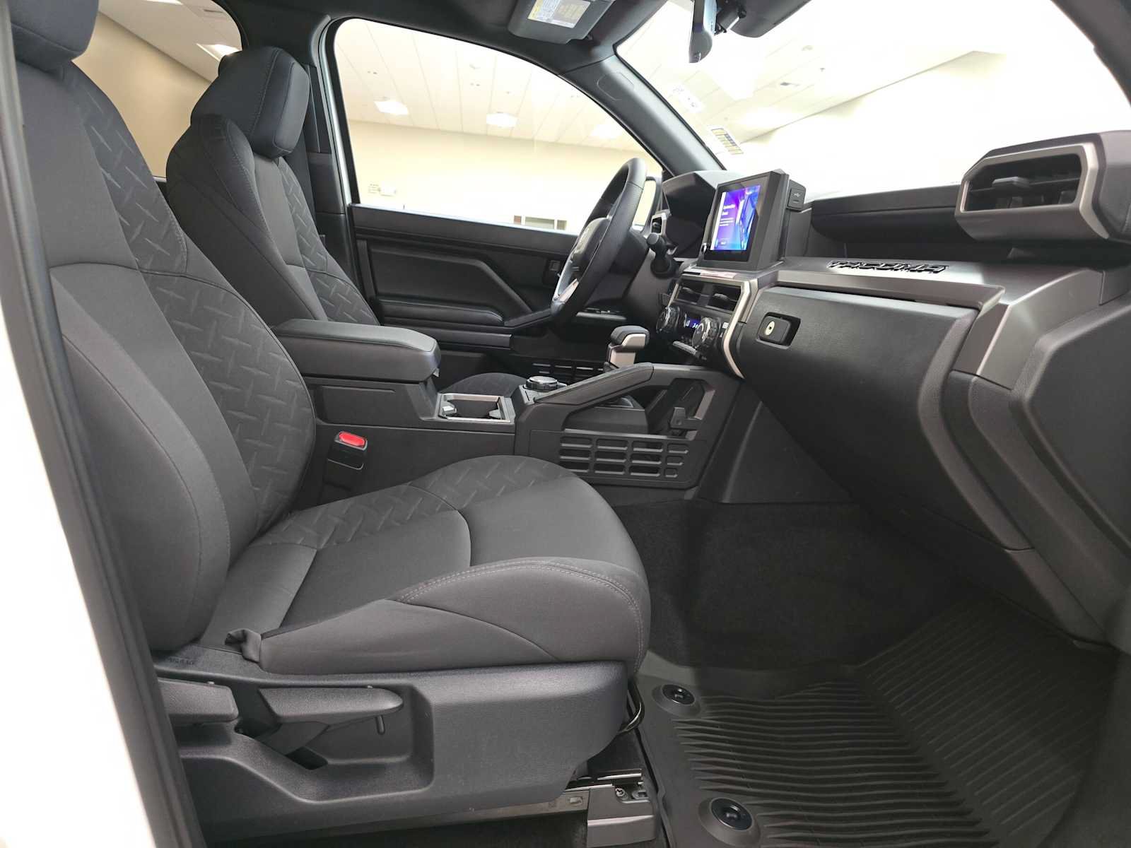 Certified 2025 Toyota Tacoma SR5 AWD/4WD image 26