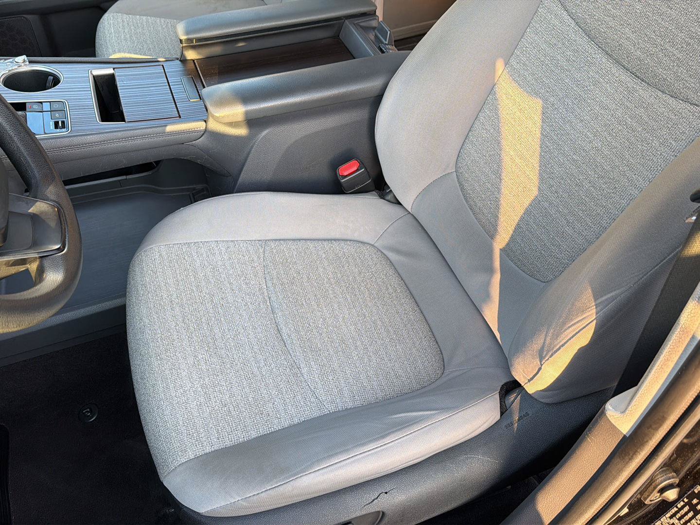 Used 2023 Toyota Sienna LE FWD image 27