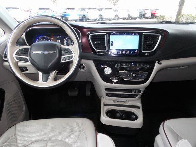 Used 2018 Chrysler Pacifica Limited w/ Tire & Wheel Group image 20