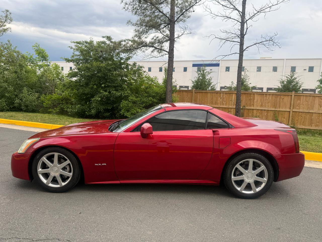 Used 2004 Cadillac XLR RWD image 16