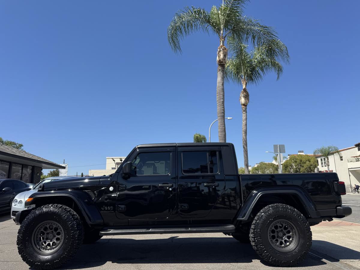 Used 2021 Jeep Gladiator Sport AWD/4WD image 2