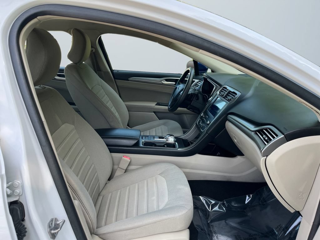 Used 2019 Ford Fusion SE FWD image 15