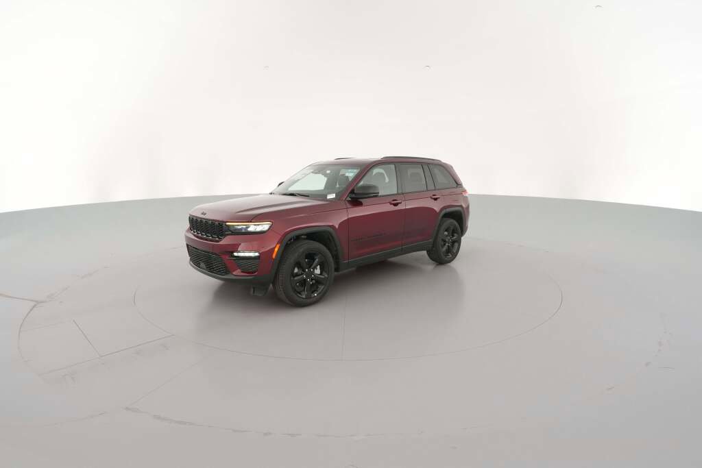 New 2025 Jeep Grand Cherokee Limited w/ Black Appearance Package image 4