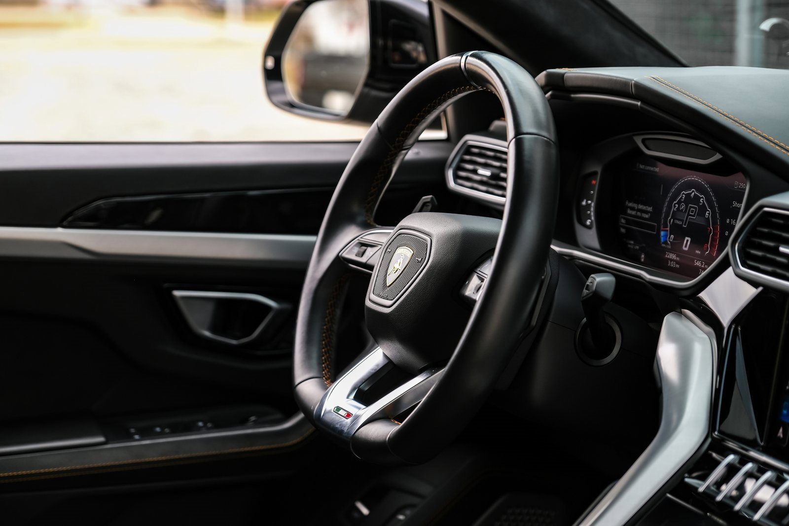 Used 2020 Lamborghini Urus image 12