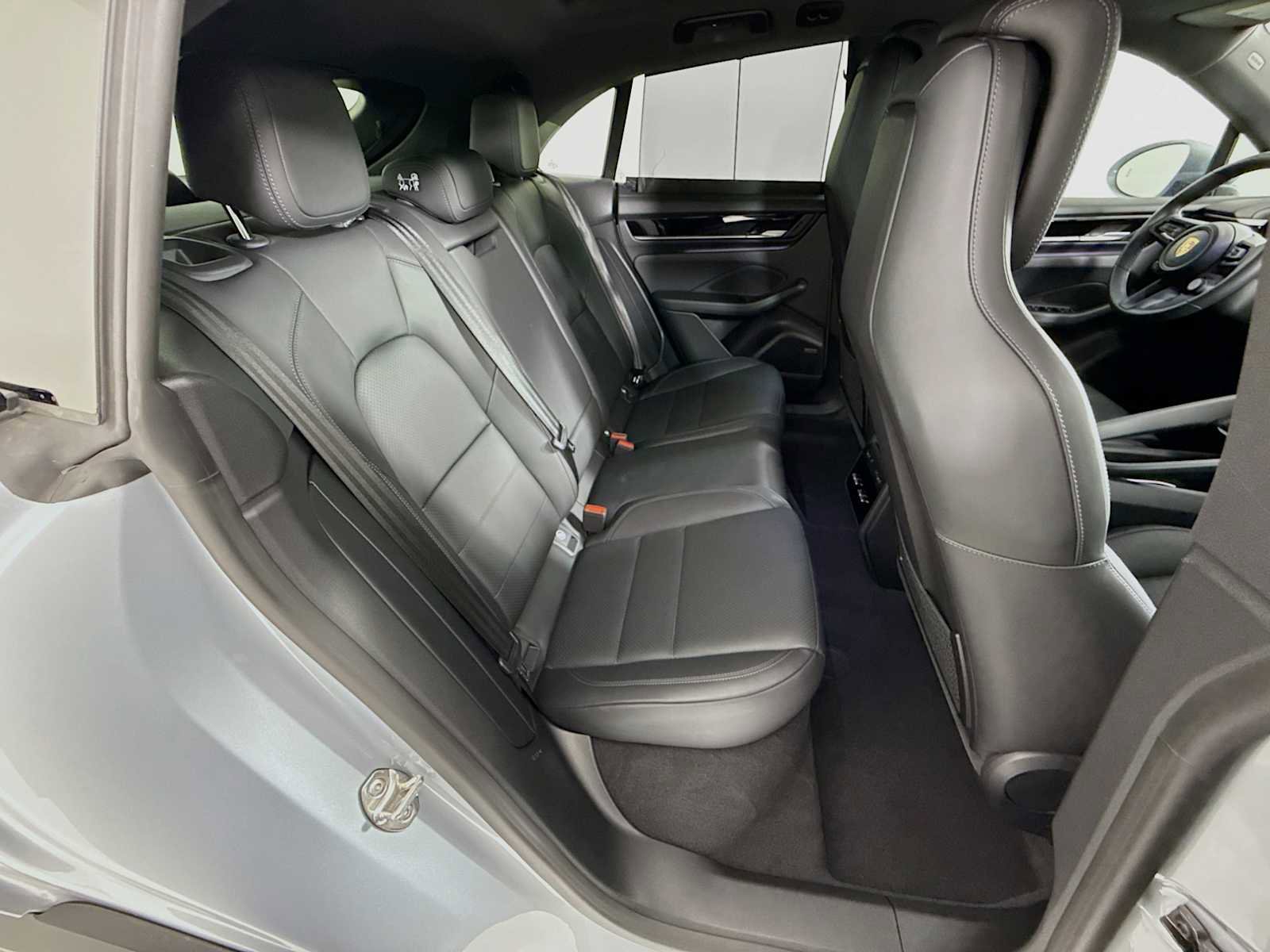 Certified 2025 Porsche Macan Electric image 28