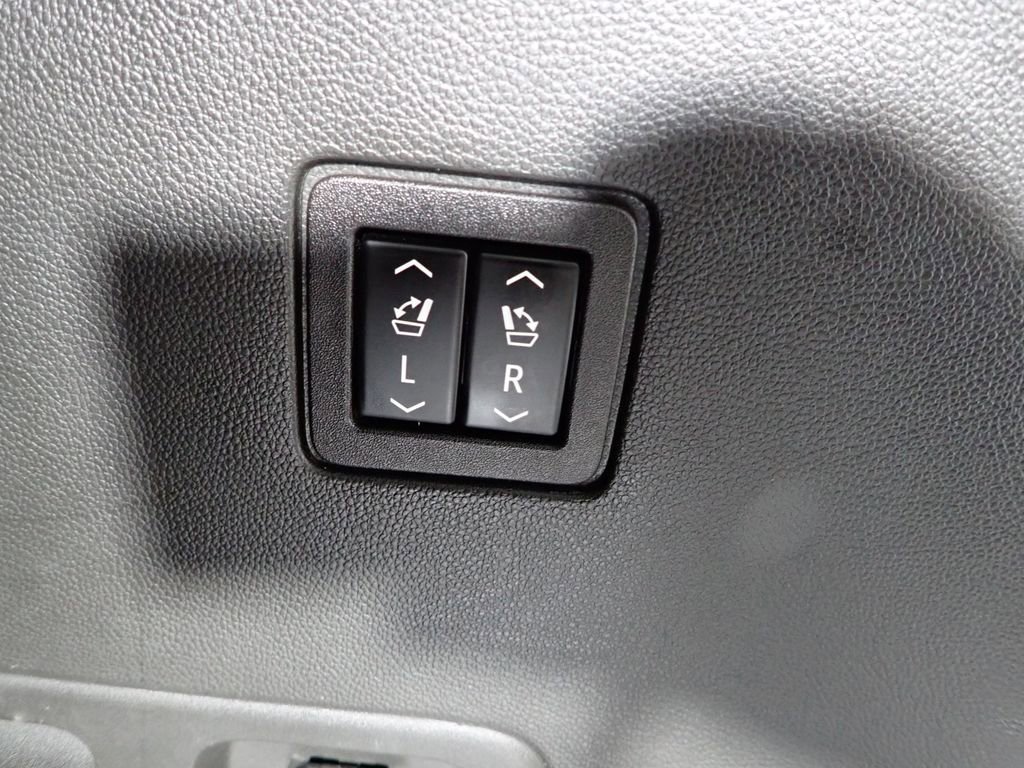 Used 2023 Chevrolet Traverse High Country image 19