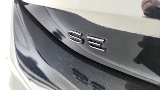 Used 2025 Volkswagen Tiguan SE R-Line image 17