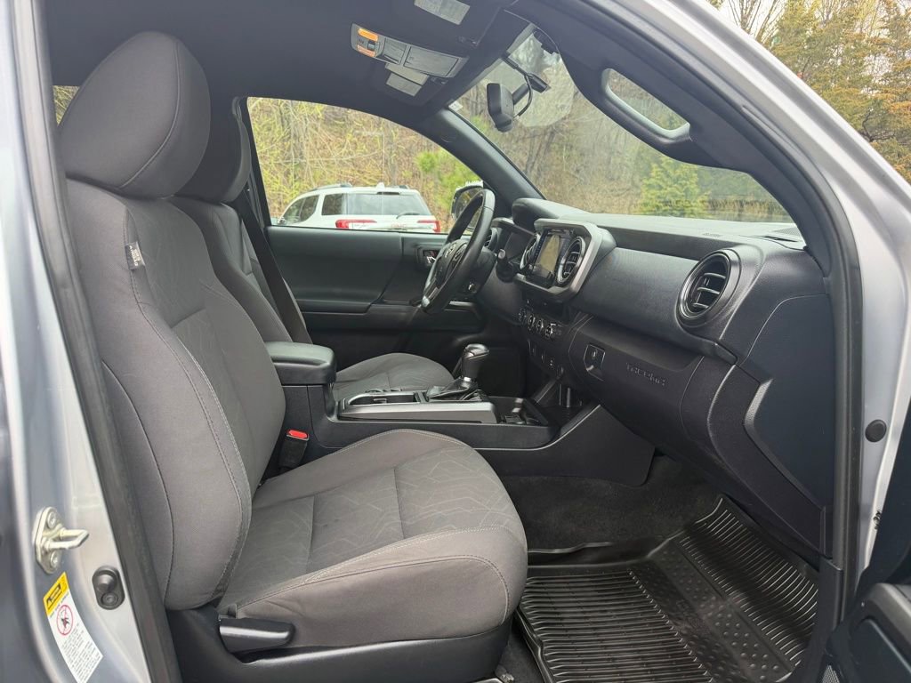 Used 2016 Toyota Tacoma TRD Sport w/ Exterior Package AWD/4WD image 29