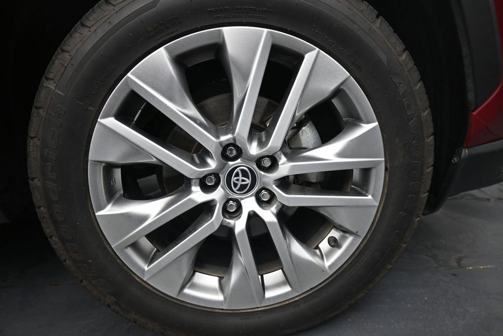 Used 2022 Toyota RAV4 Limited FWD image 11