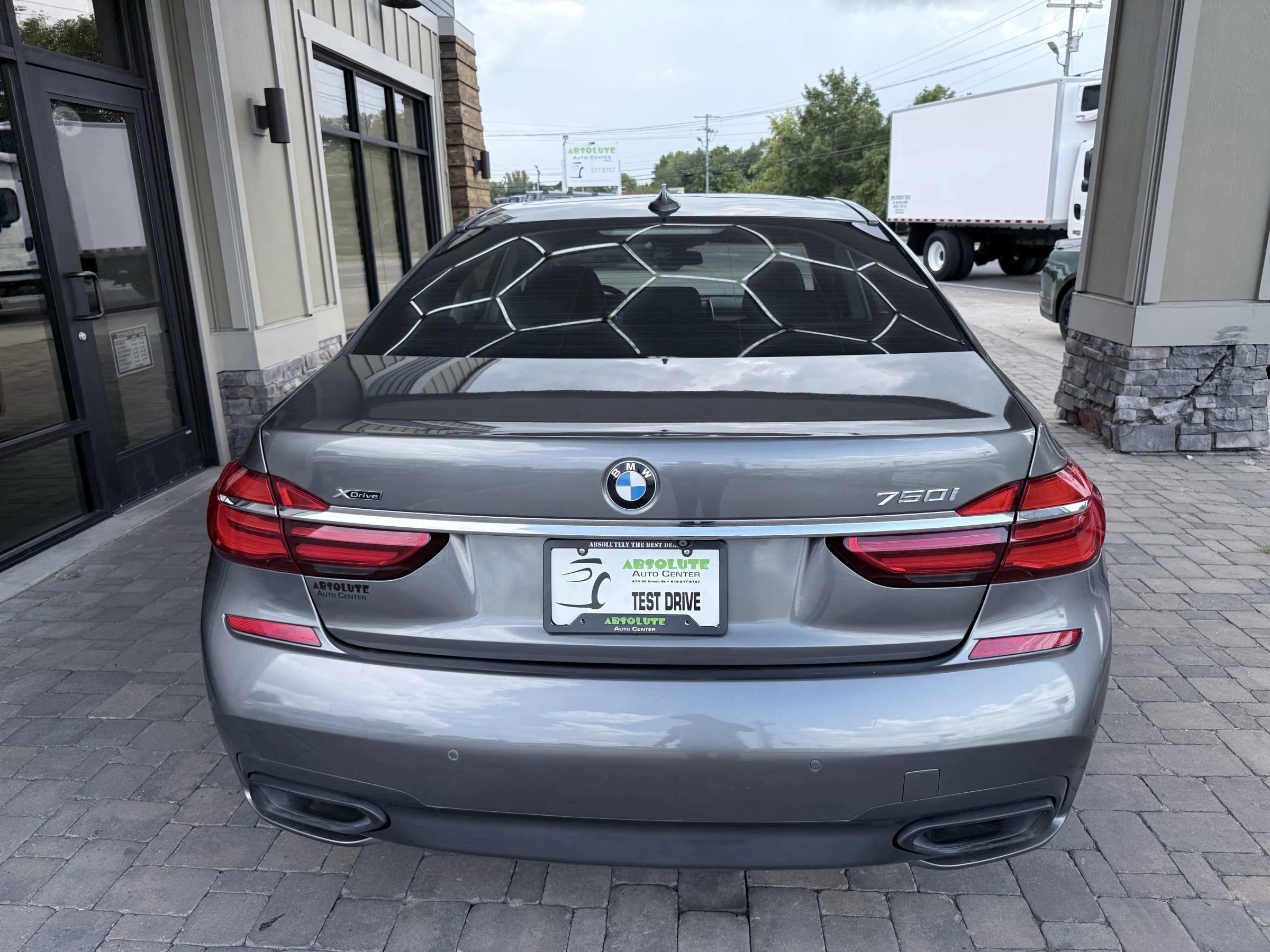 Used 2018 BMW 750i xDrive image 4