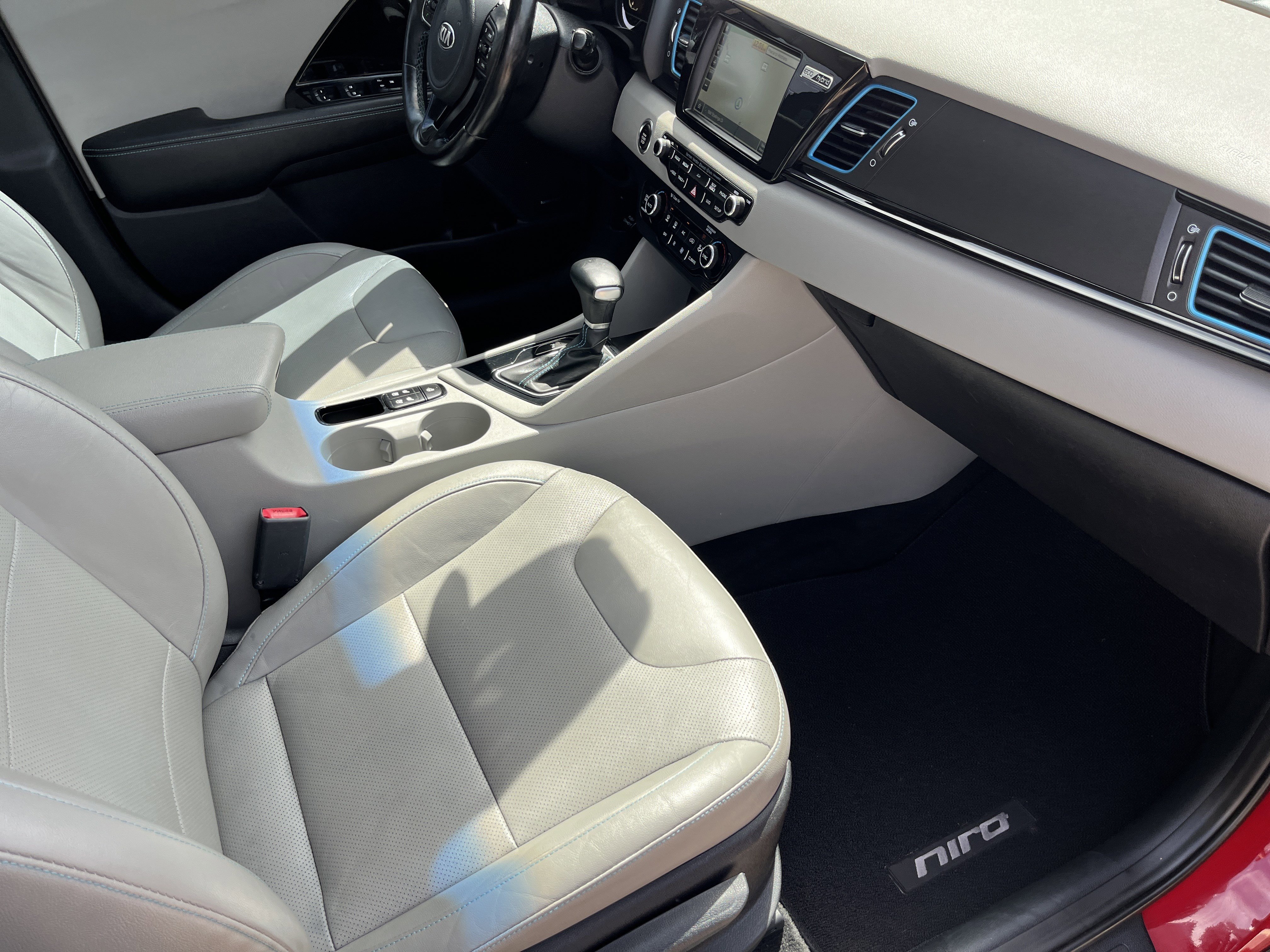 Used 2017 Kia Niro Touring w/ Advanced Technology Package image 18