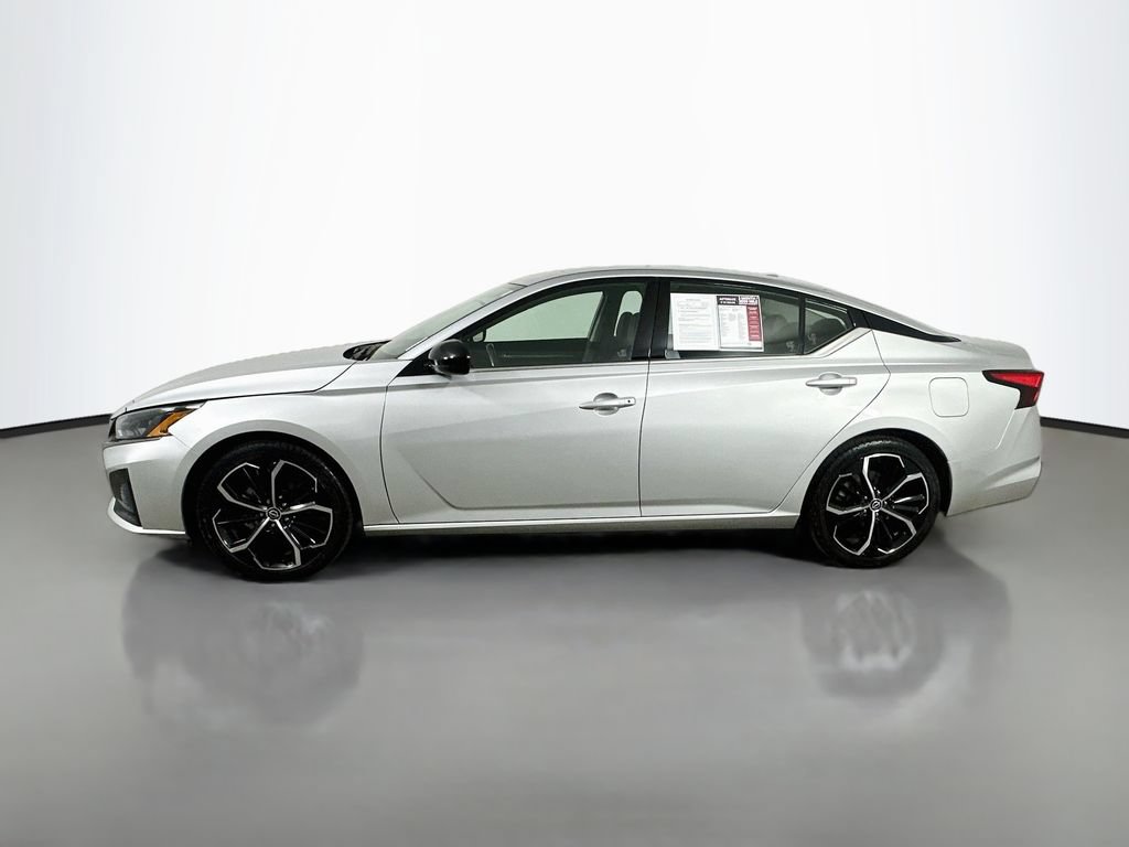 Used 2024 Nissan Altima 2.5 SR w/ SR Premium Package FWD image 5