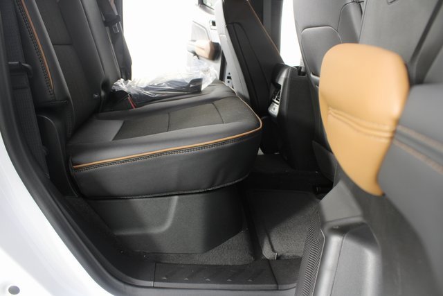 New 2026 GMC Canyon AT4 w/ Off-Road Front Bumper Package image 18