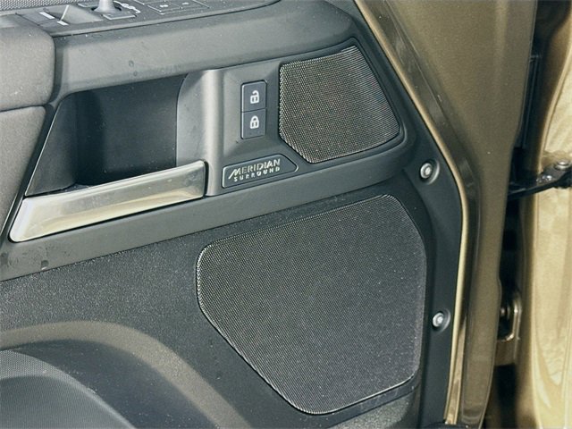 New 2026 Land Rover Defender 110 X-Dynamic SE image 21