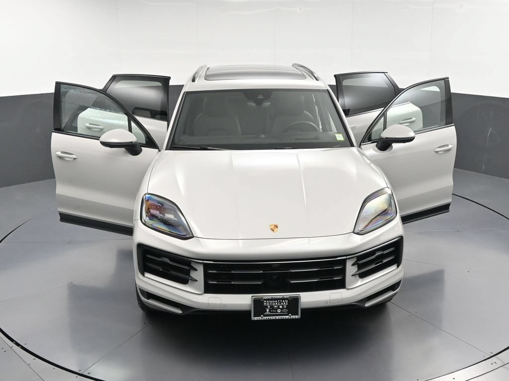 Certified 2025 Porsche Cayenne S AWD/4WD image 34