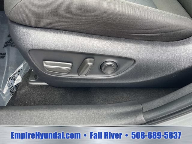 Used 2025 Toyota RAV4 XLE AWD/4WD image 19