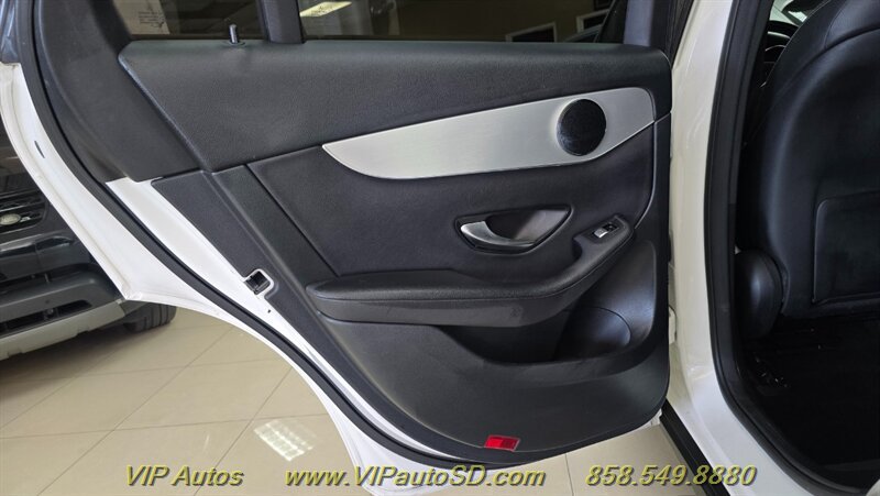 Used 2019 Mercedes-Benz GLC 300 4MATIC image 14