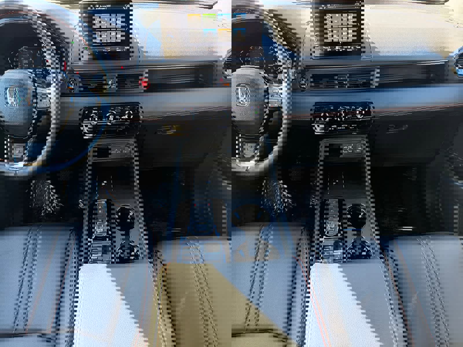 Used 2025 Honda Pilot TrailSport image 16