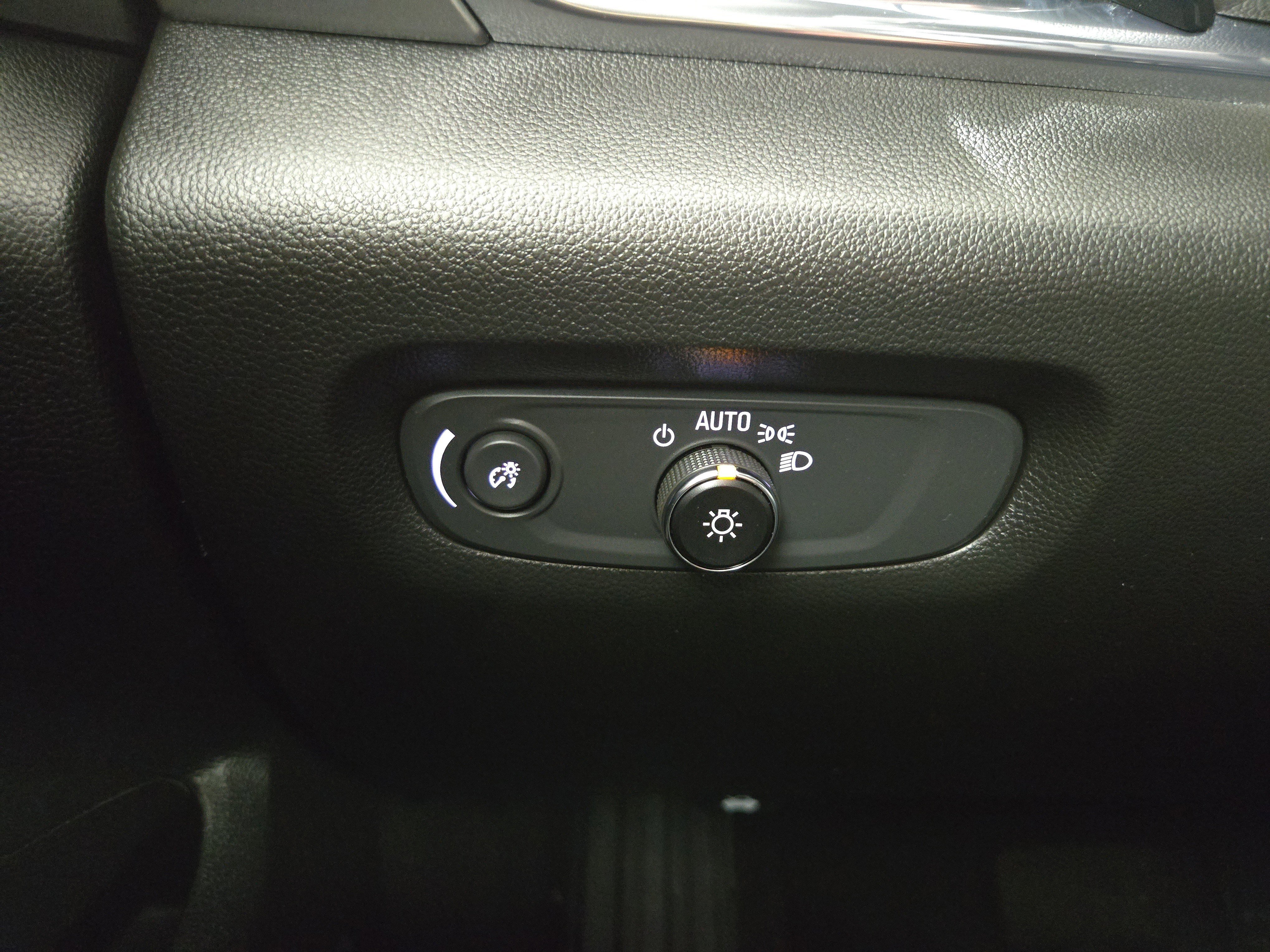 Certified 2023 Chevrolet Traverse LT image 30