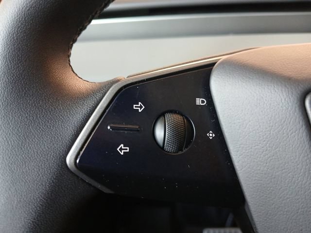 Used 2025 Tesla Cybertruck AWD Crew Cab image 7