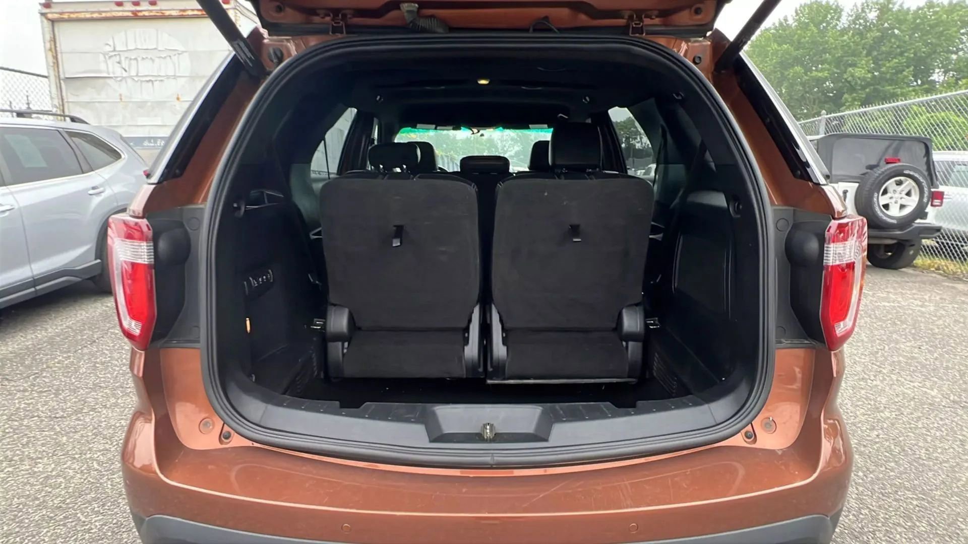 Used 2017 Ford Explorer Limited image 10