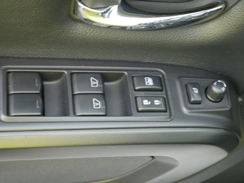 Used 2021 Nissan Titan PRO-4X w/ Pro-4x Convenience Package AWD/4WD image 21