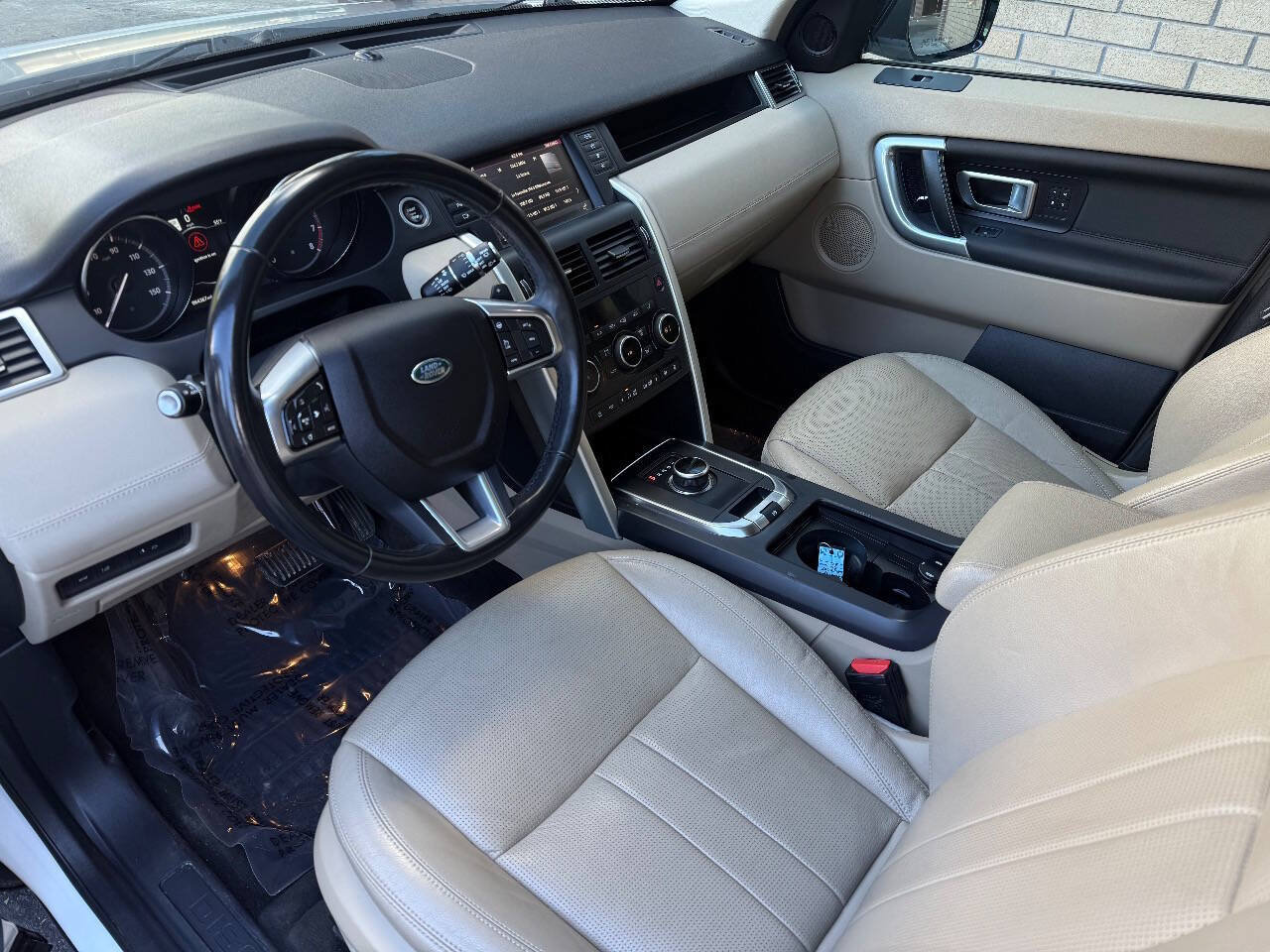 Used 2019 Land Rover Discovery Sport HSE AWD/4WD image 11