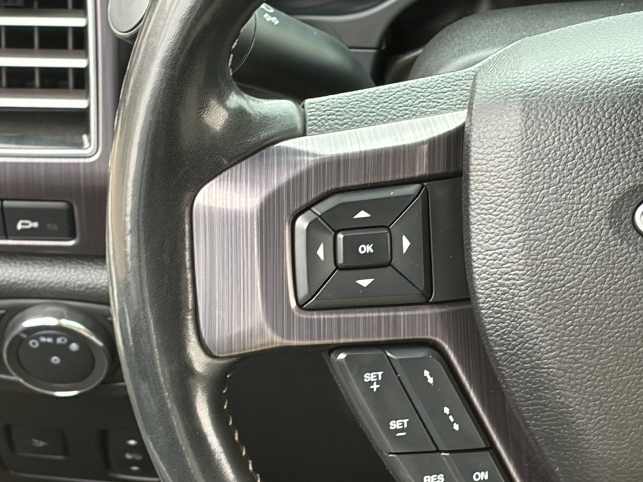 Used 2020 Ford F350 Limited AWD/4WD image 21