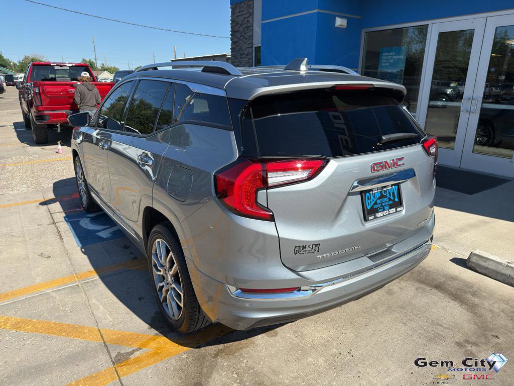 Used 2023 GMC Terrain Denali image 7