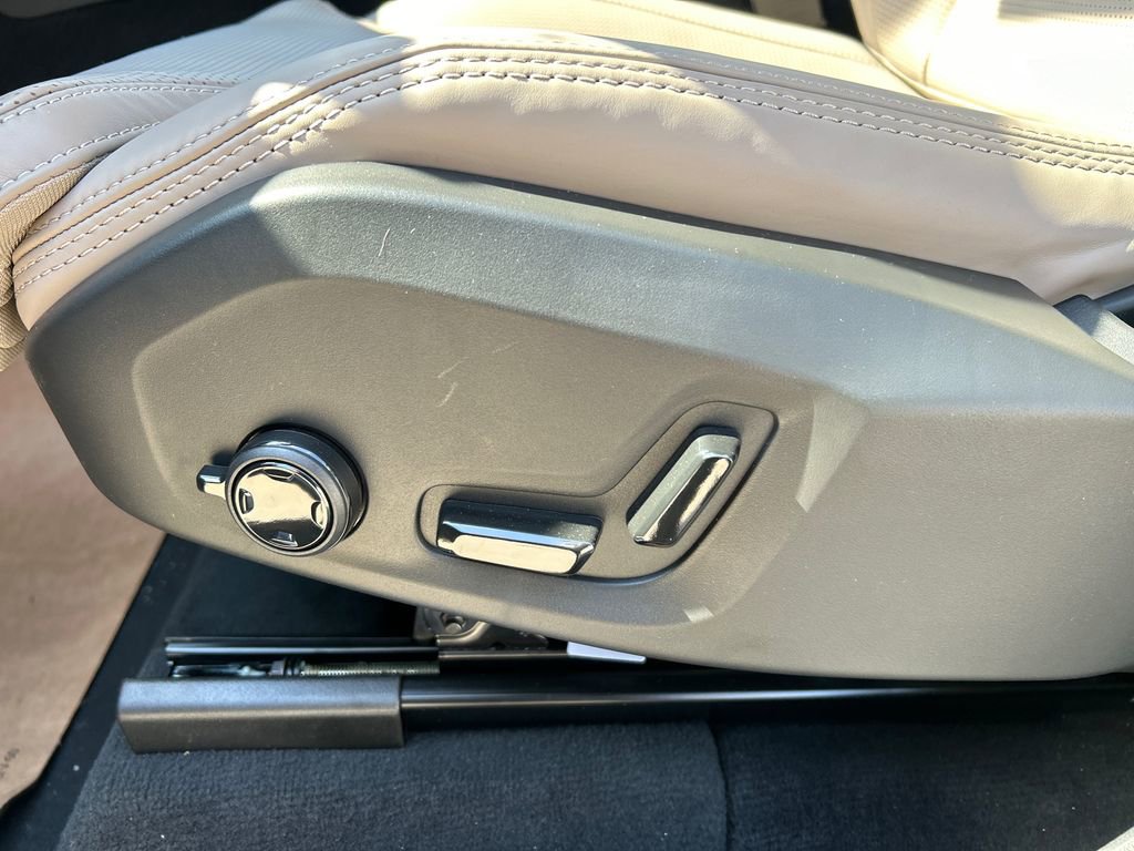 New 2026 Volvo XC90 T8 Ultra w/ Protection Package Premier AWD/4WD image 11