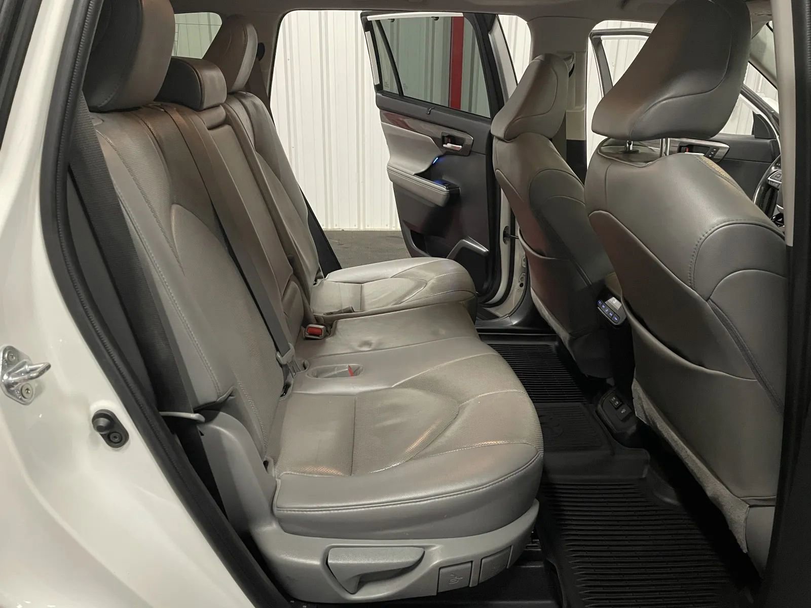 Used 2020 Toyota Highlander Limited image 45