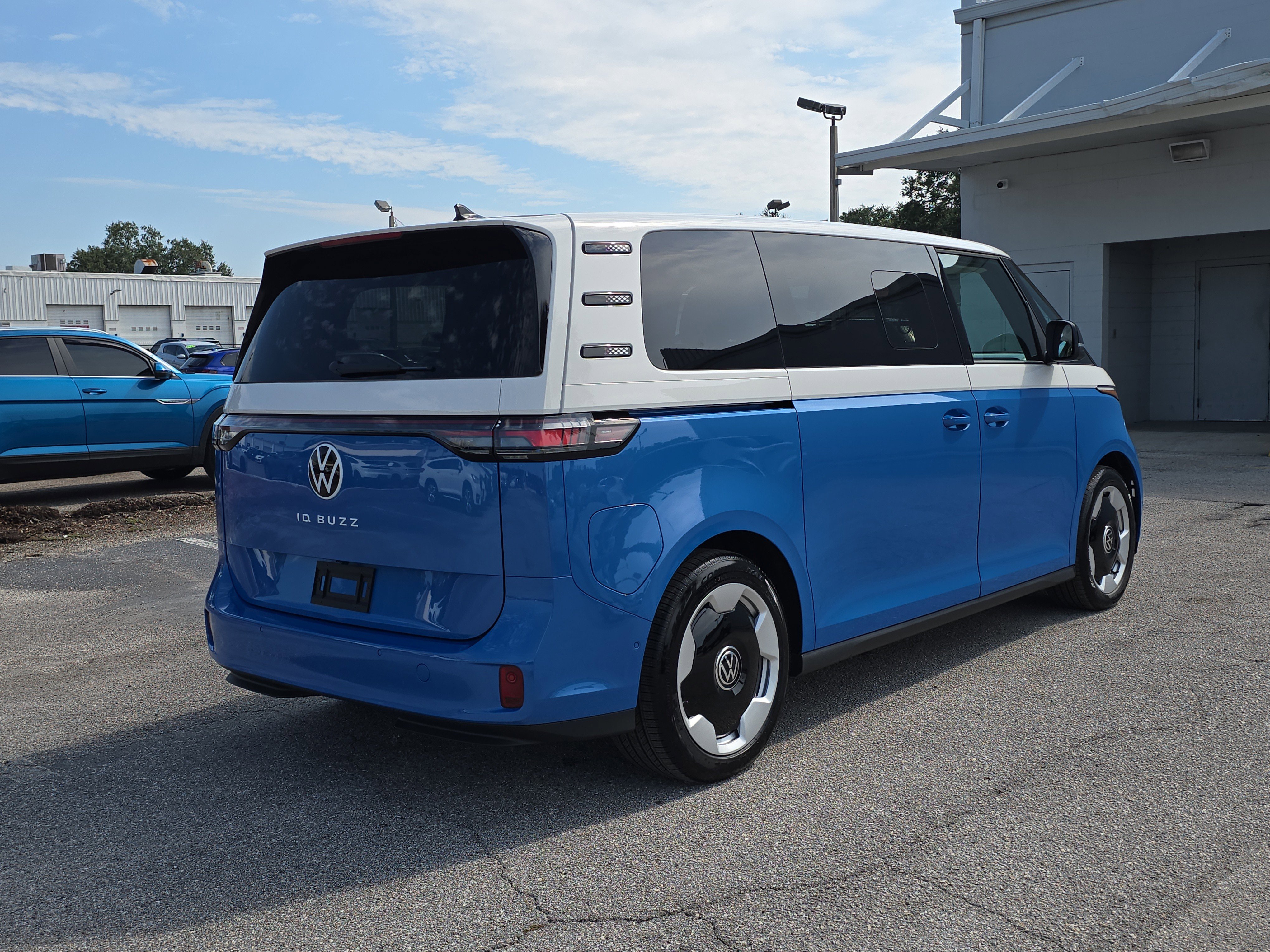 New 2025 Volkswagen ID. Buzz Pro S Plus image 5