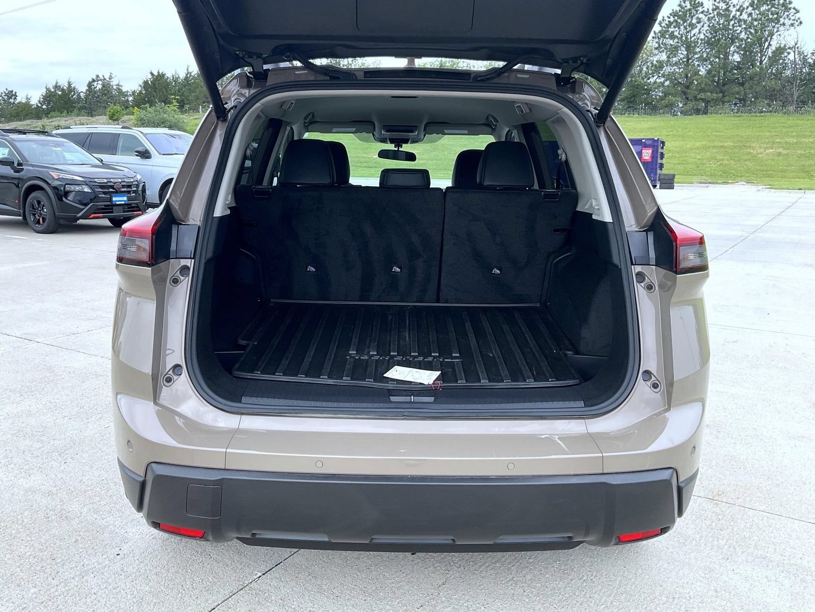 Certified 2025 Nissan Rogue SV AWD/4WD image 9