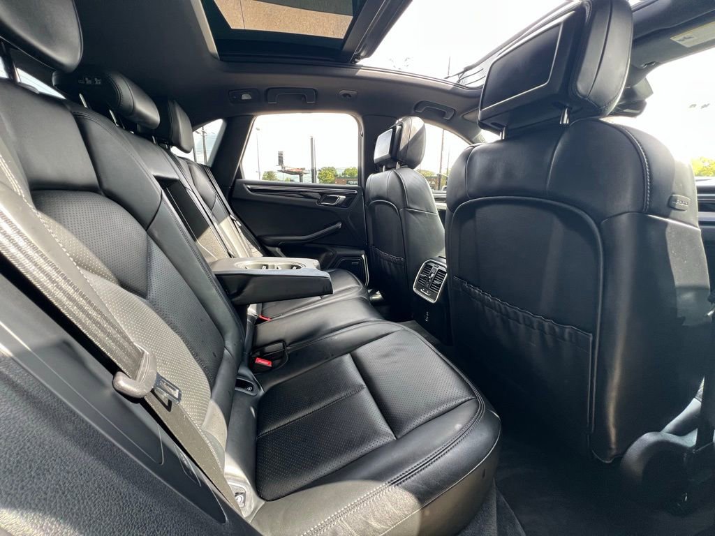 Used 2022 Porsche Macan image 25