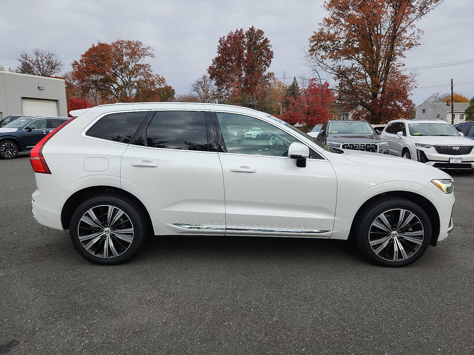 Certified 2023 Volvo XC60 B5 Plus w/ Climate Package image 7