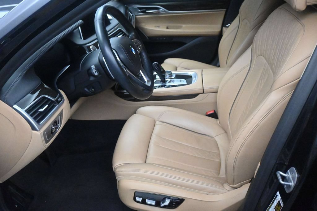 Used 2021 BMW 740i w/ Premium Package RWD image 15