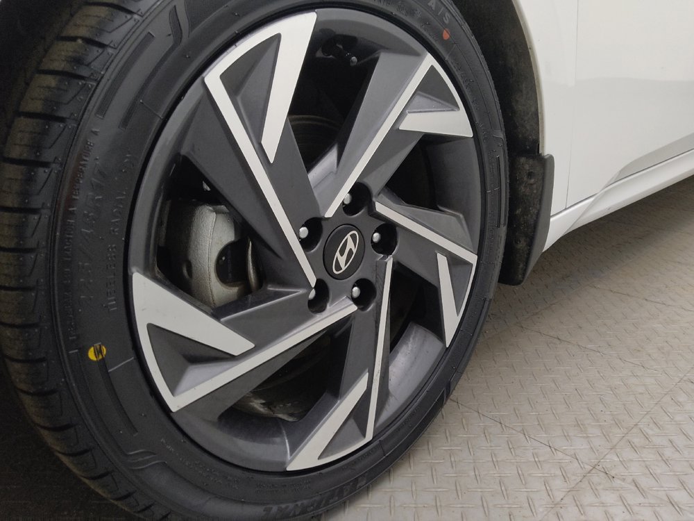 Used 2025 Hyundai Elantra Sport FWD image 31