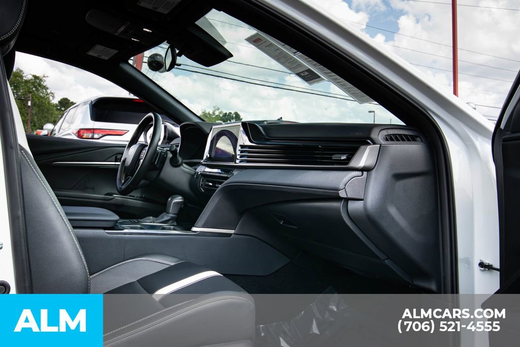 Used 2025 Toyota Camry SE image 12