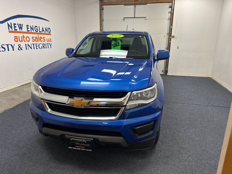 Used 2019 Chevrolet Colorado W/T AWD/4WD image 2