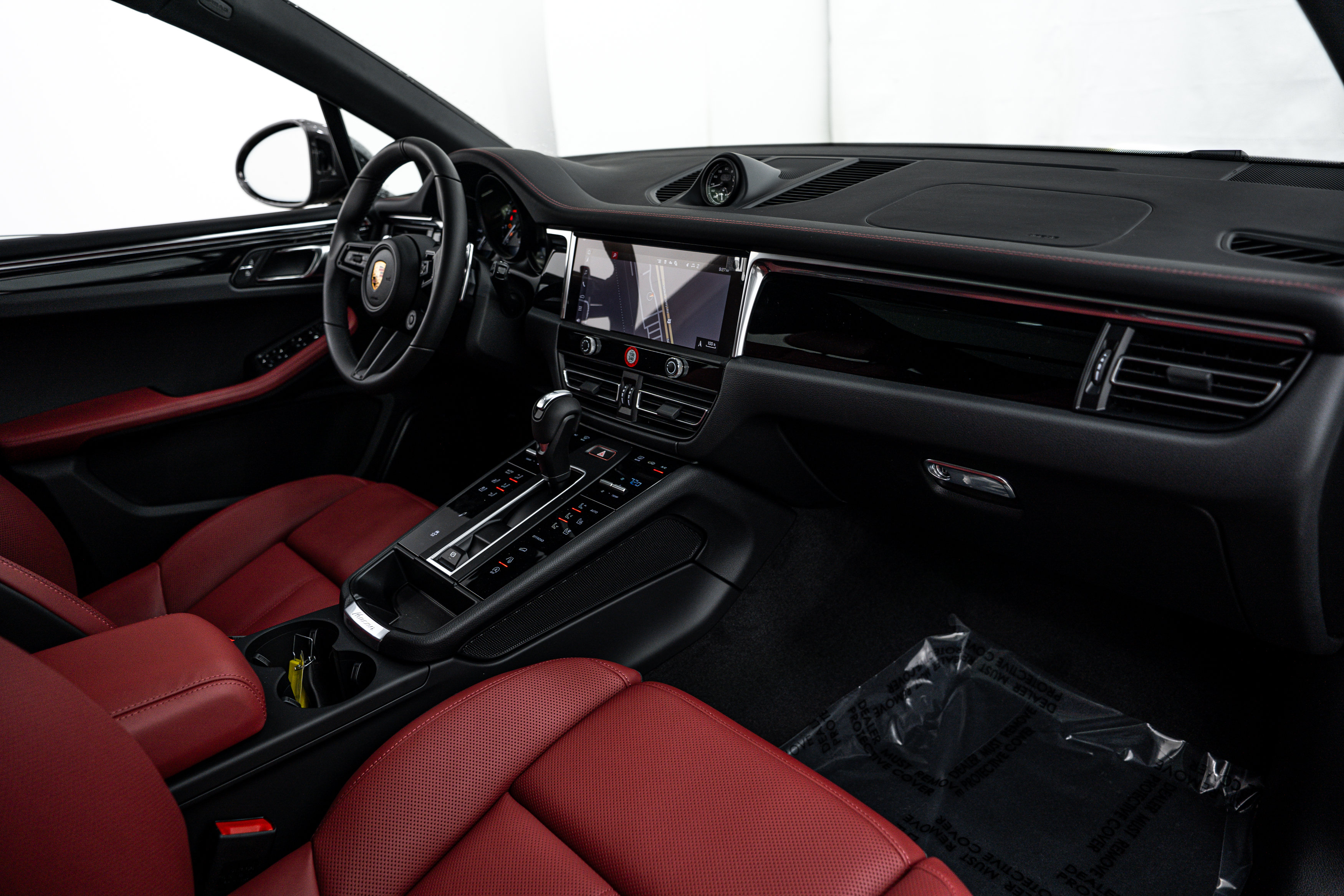 Certified 2026 Porsche Macan Turbo AWD/4WD image 12