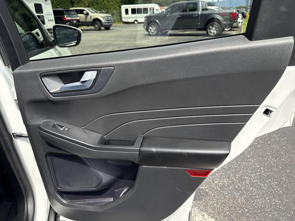 Used 2024 Ford Escape SE image 16
