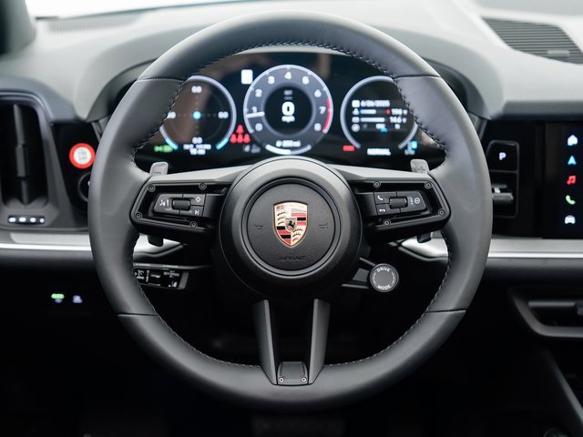 Used 2025 Porsche Cayenne image 13