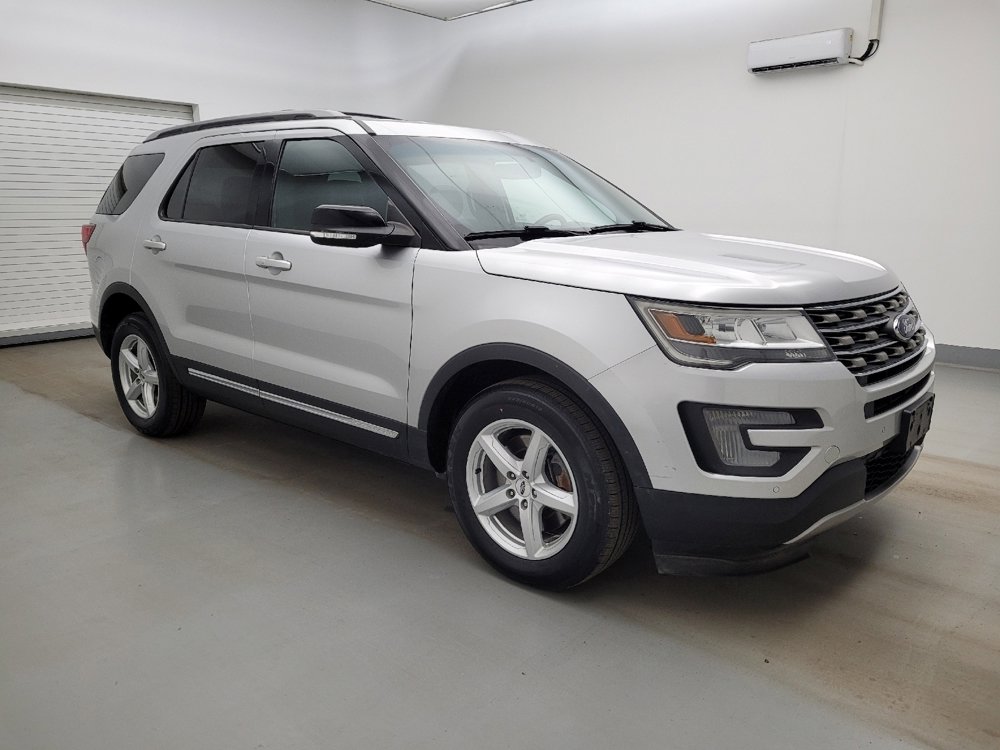 Used 2016 Ford Explorer XLT w/ Equipment Group 202A AWD/4WD image 11