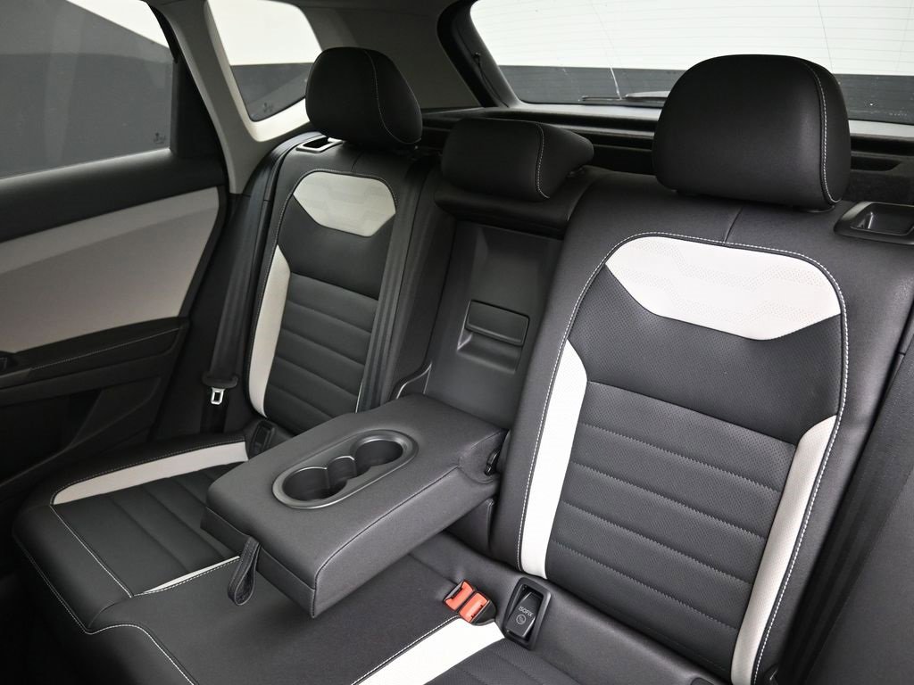 New 2025 Volkswagen Taos SEL image 20