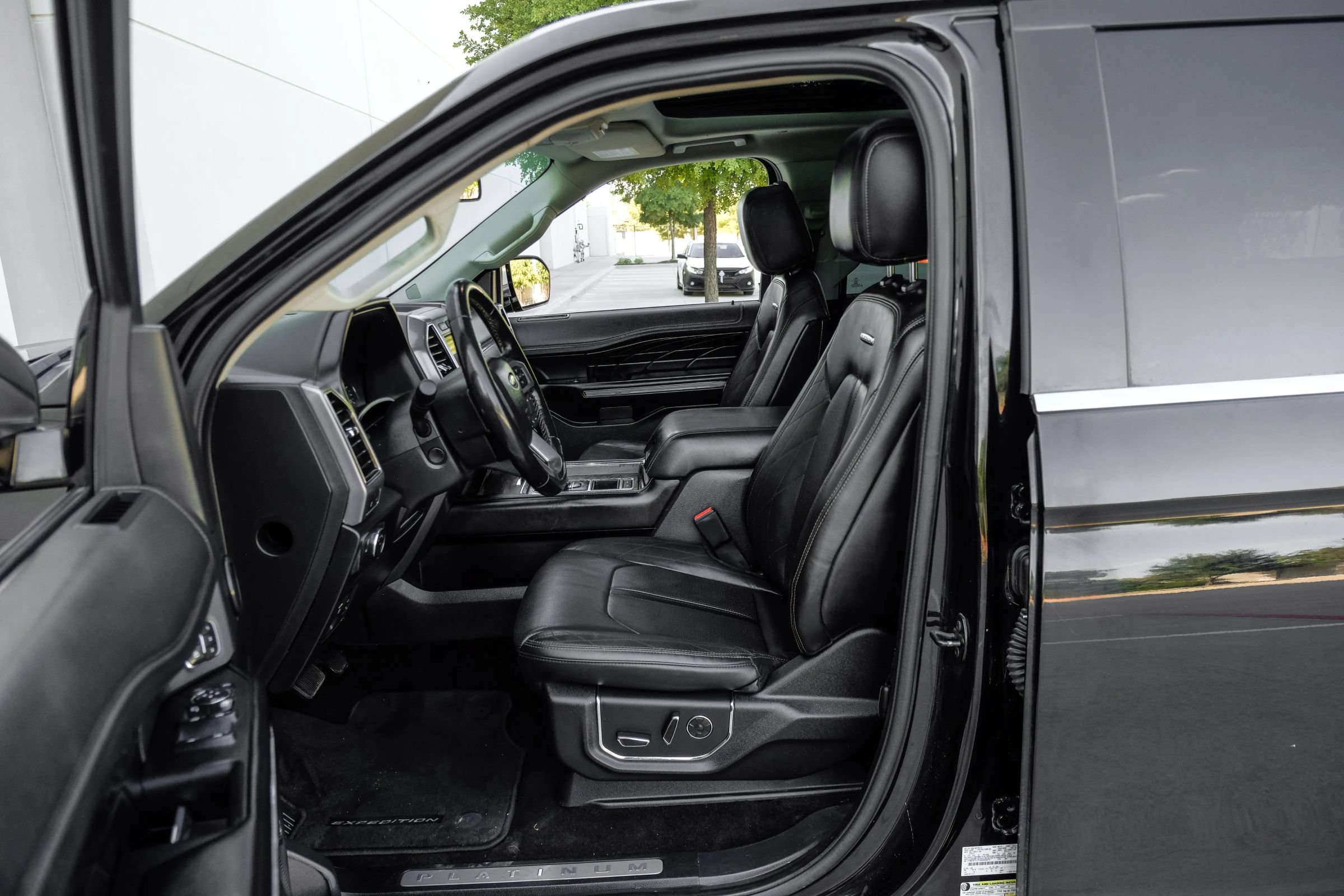 Used 2019 Ford Expedition Max Platinum RWD image 14
