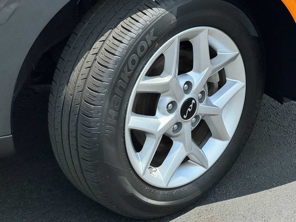 Used 2025 Kia Soul LX w/ LX Technology Package FWD image 9