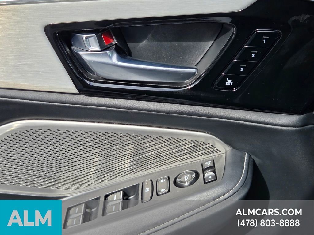 Used 2023 Acura MDX SH-AWD w/ Technology Package image 29