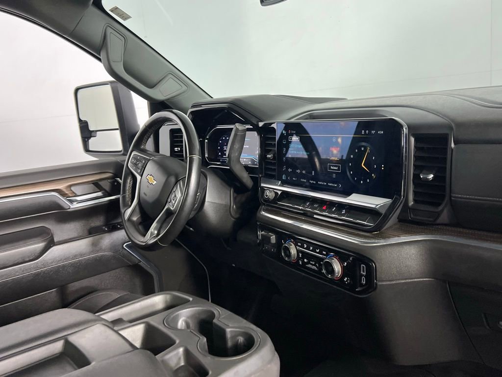 Used 2024 Chevrolet Silverado 3500 LT image 34