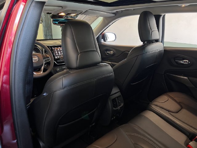 Used 2021 Jeep Cherokee Limited w/ Elite Package AWD/4WD image 28