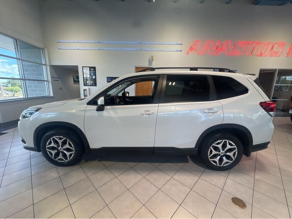 Used 2023 Subaru Forester Premium AWD/4WD image 10